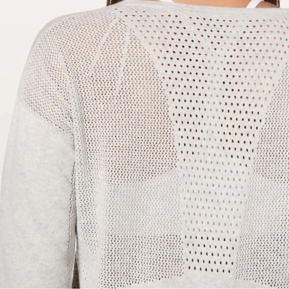 Lululemon Athletica Grey Still Movement V-Neck Sweater Lightweight Knit